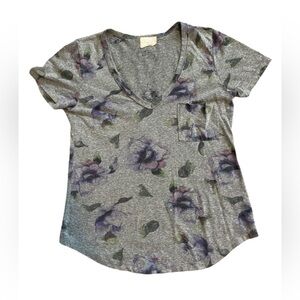✨ 4/$20 ✨ t. la grey floral tee